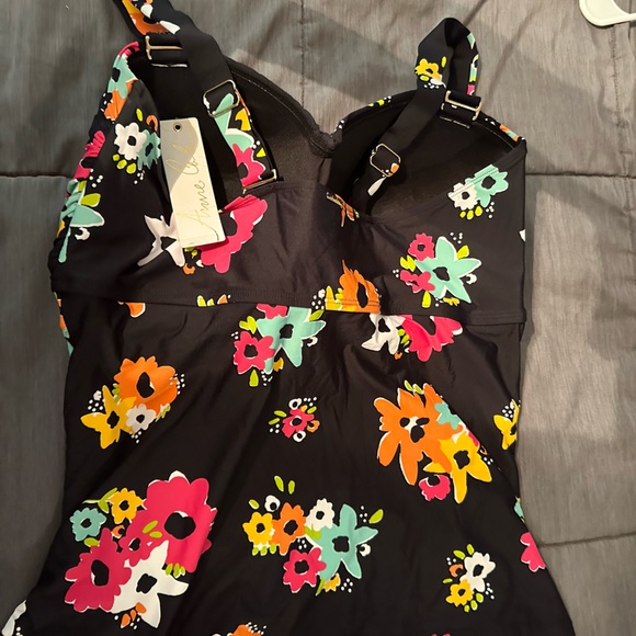 NWT Anne Nicole Black with Floral Prints is n tankini top Woman Size 22W - Picture 10 of 10